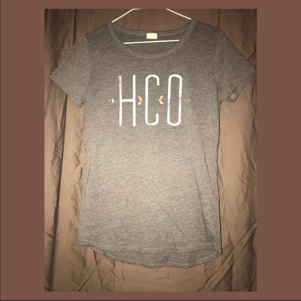 Gray Hollister tee